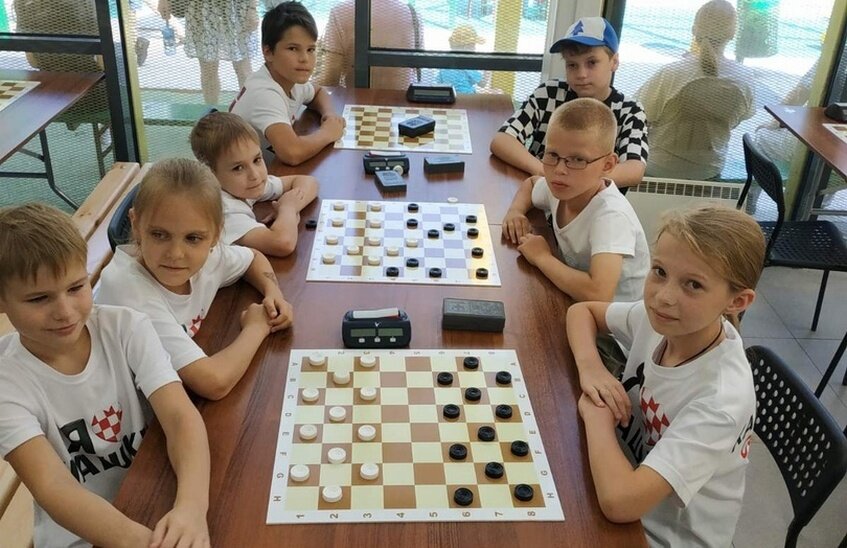 Саровчане выиграли межрегиональные турниры по русским шашкам