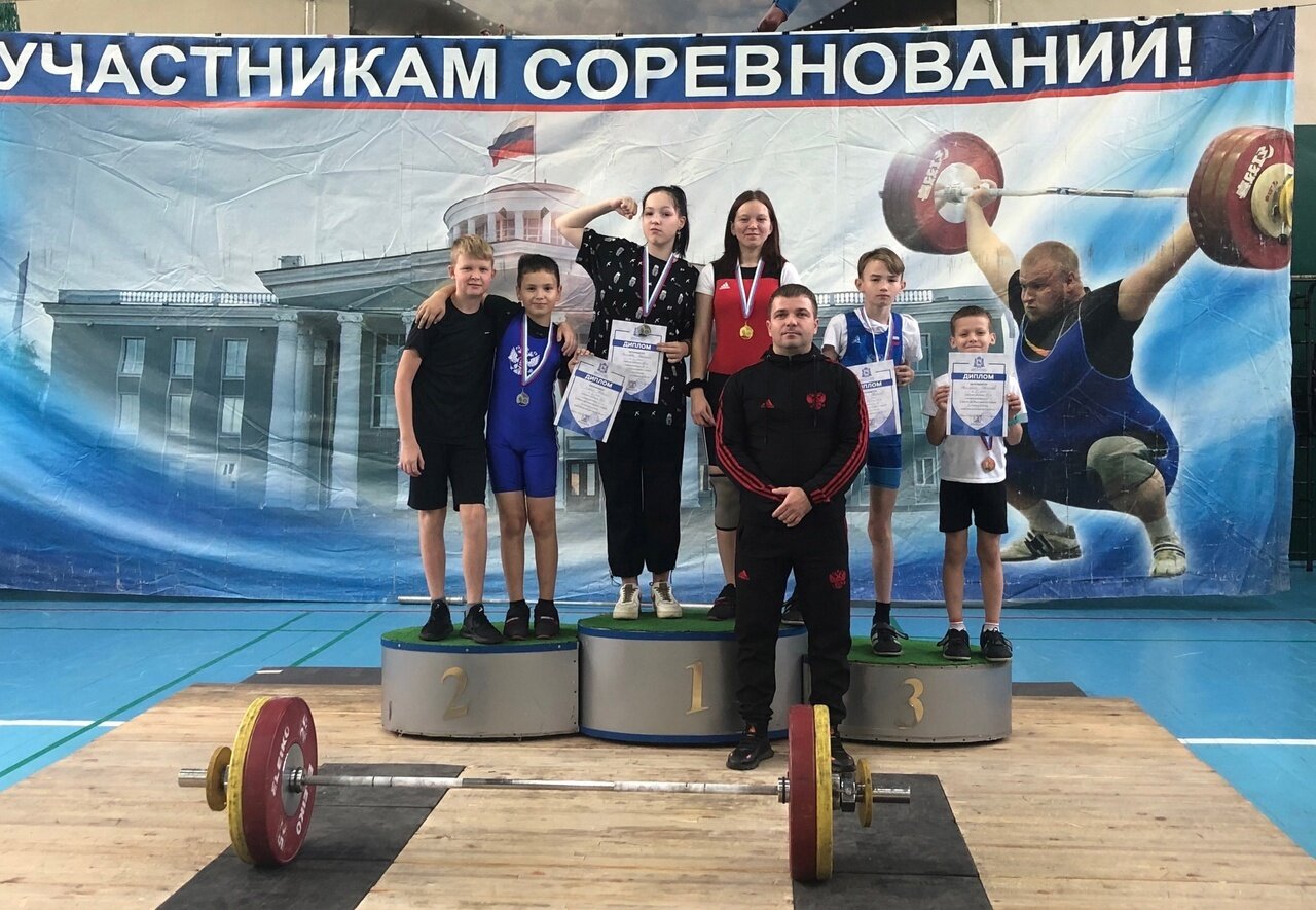 Саровчане выиграли медали первенства области по тяжелой атлетике